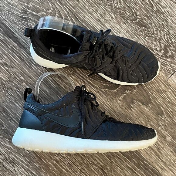 Nike Roshe Run Quilted Sneakers - Picture 2 of 9